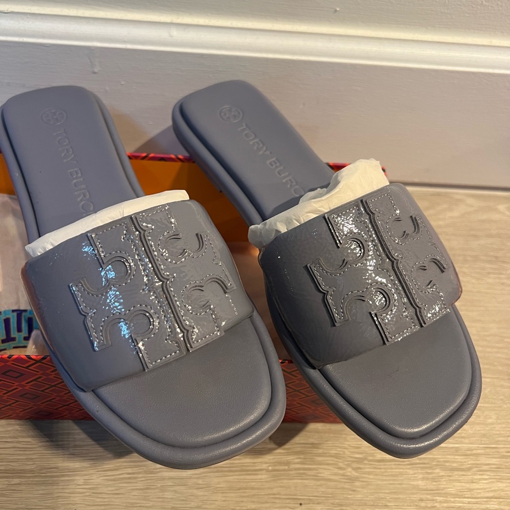 Tory Burch Patent Gray Double-T Slide Sandals - Picture 1 of 5